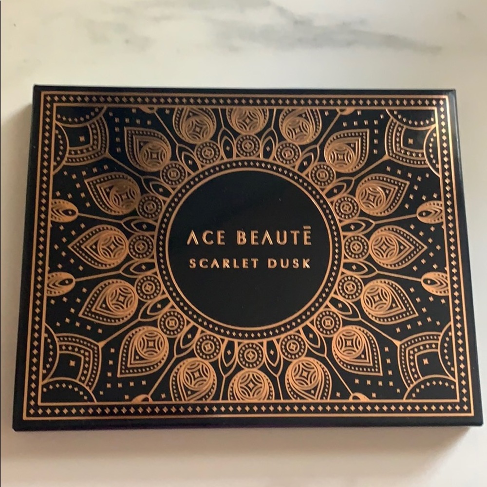 Ace Beaute Scarlet Dusk Eyeshadow Palette